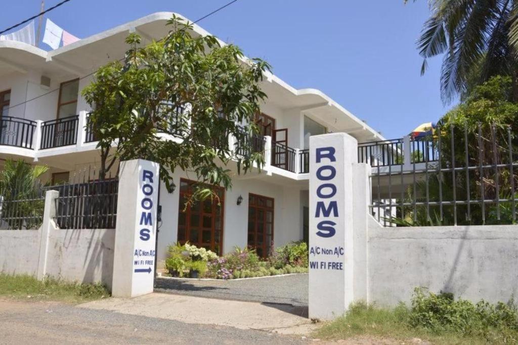 Araliya Blue Beach View Hotel Kudapaduwa Bagian luar foto