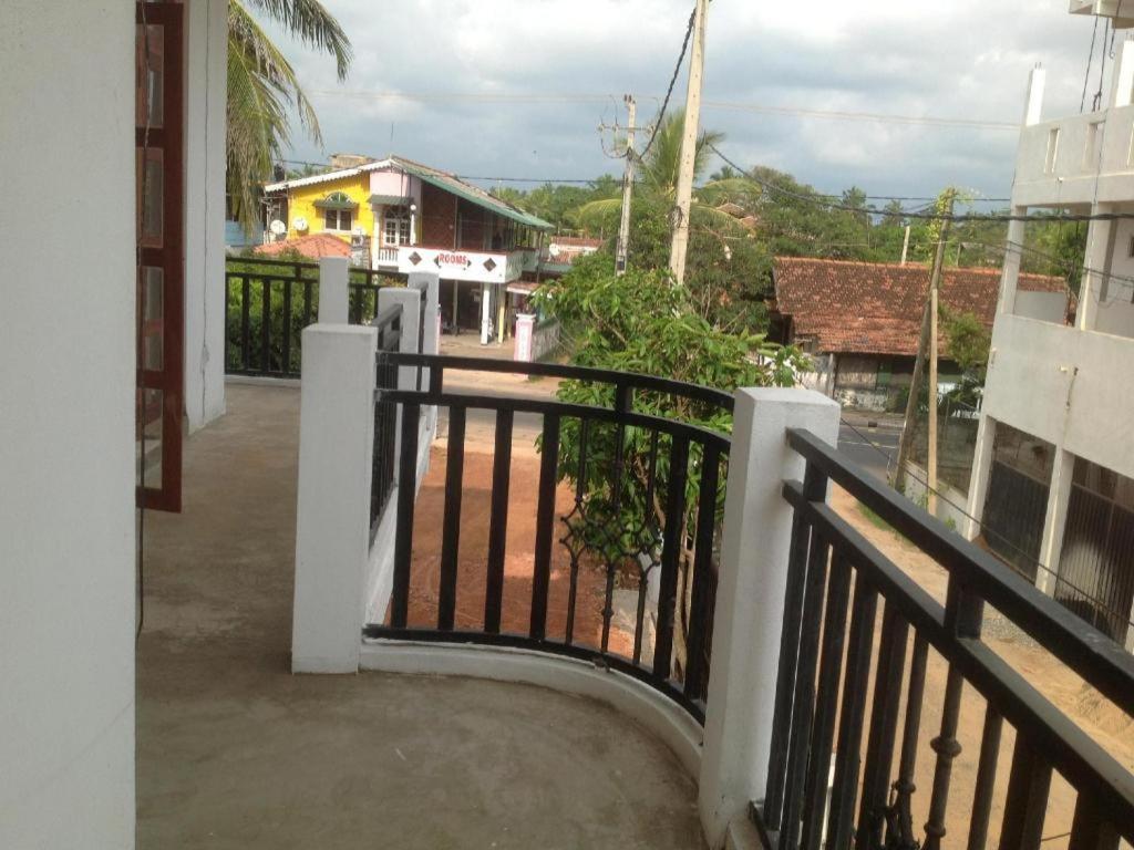 Araliya Blue Beach View Hotel Kudapaduwa Bagian luar foto