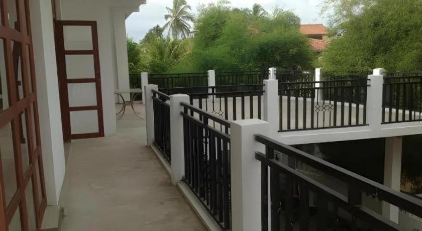 Araliya Blue Beach View Hotel Kudapaduwa Bagian luar foto