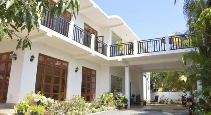 Araliya Blue Beach View Hotel Kudapaduwa Bagian luar foto