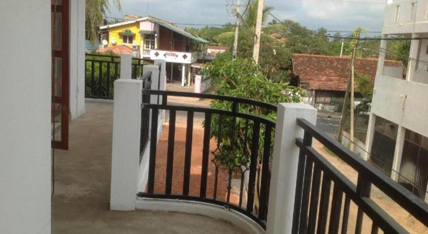 Araliya Blue Beach View Hotel Kudapaduwa Bagian luar foto