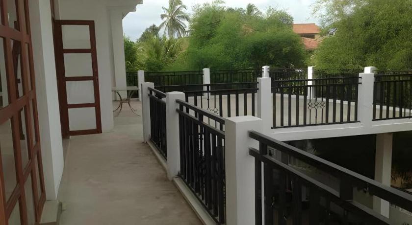 Araliya Blue Beach View Hotel Kudapaduwa Bagian luar foto
